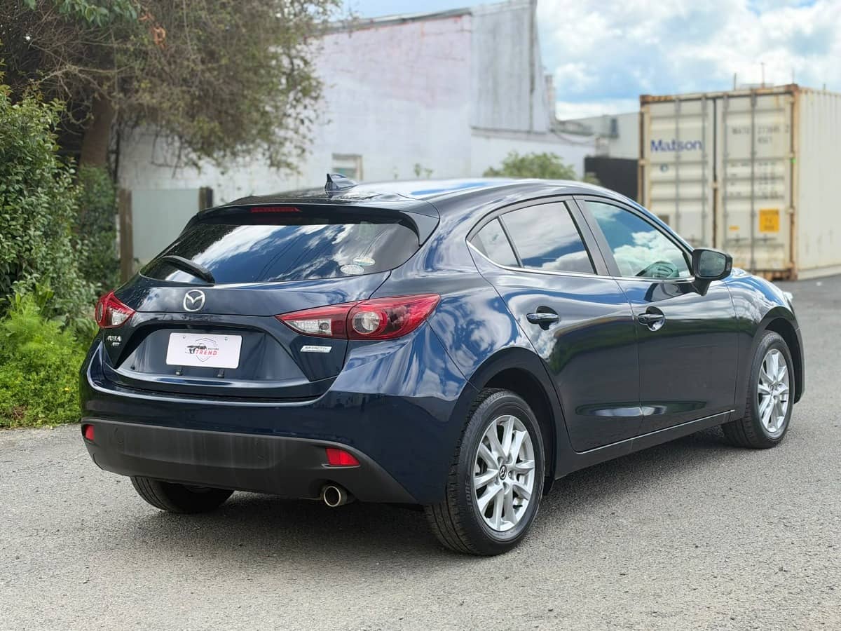 2016 Mazda Axela photo 5