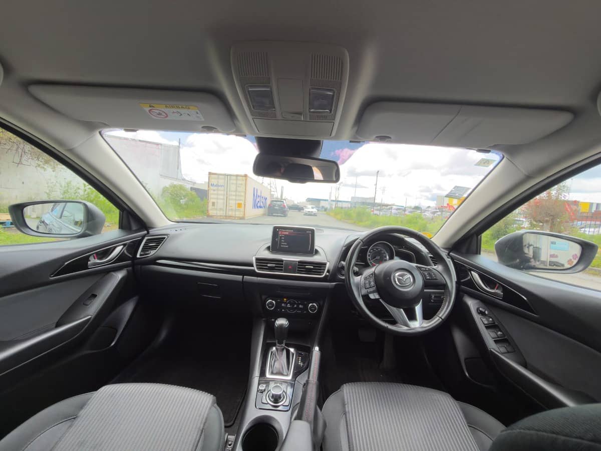 2016 Mazda Axela photo 15