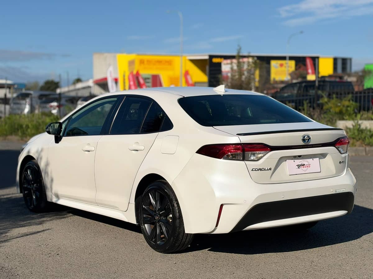 2024 Toyota Corolla photo 3