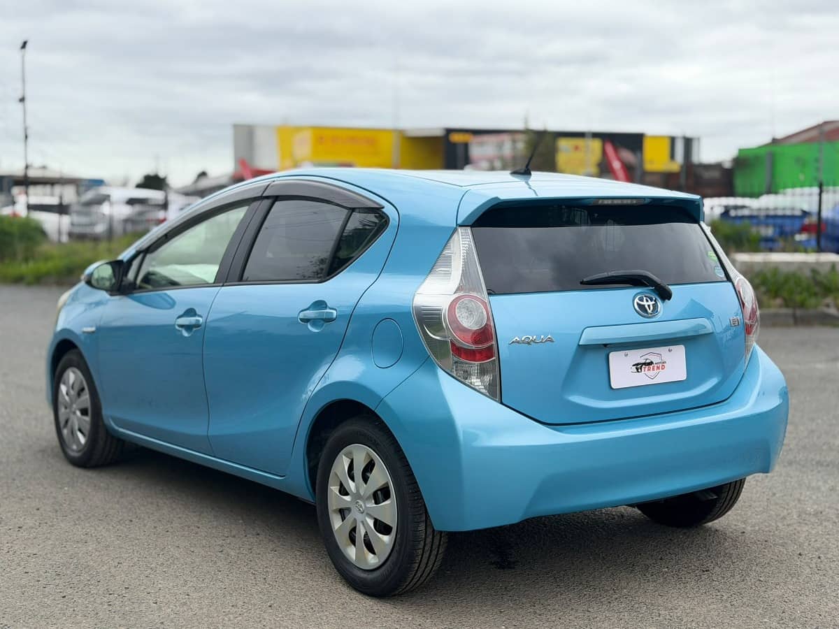 2012 Toyota Aqua photo 4