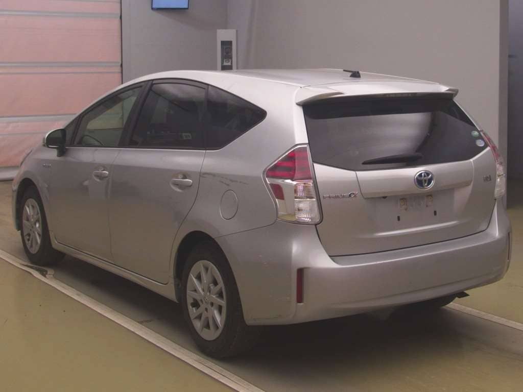 2015 Toyota Prius photo 3