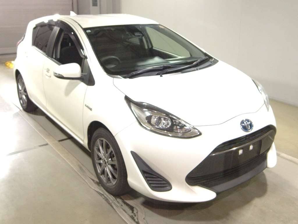 2017 Toyota Aqua photo 2