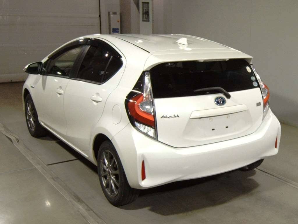 2017 Toyota Aqua photo 4