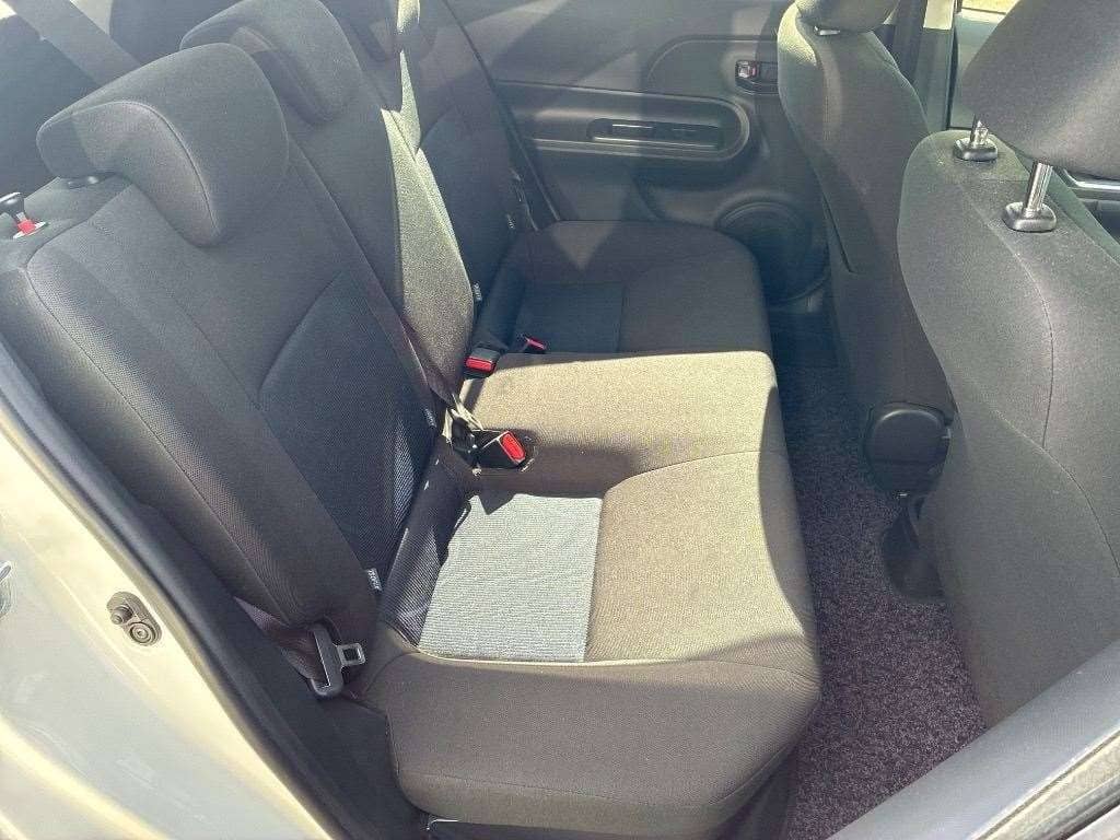 2017 Toyota Aqua photo 6