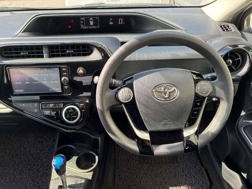 2017 Toyota Aqua photo 7