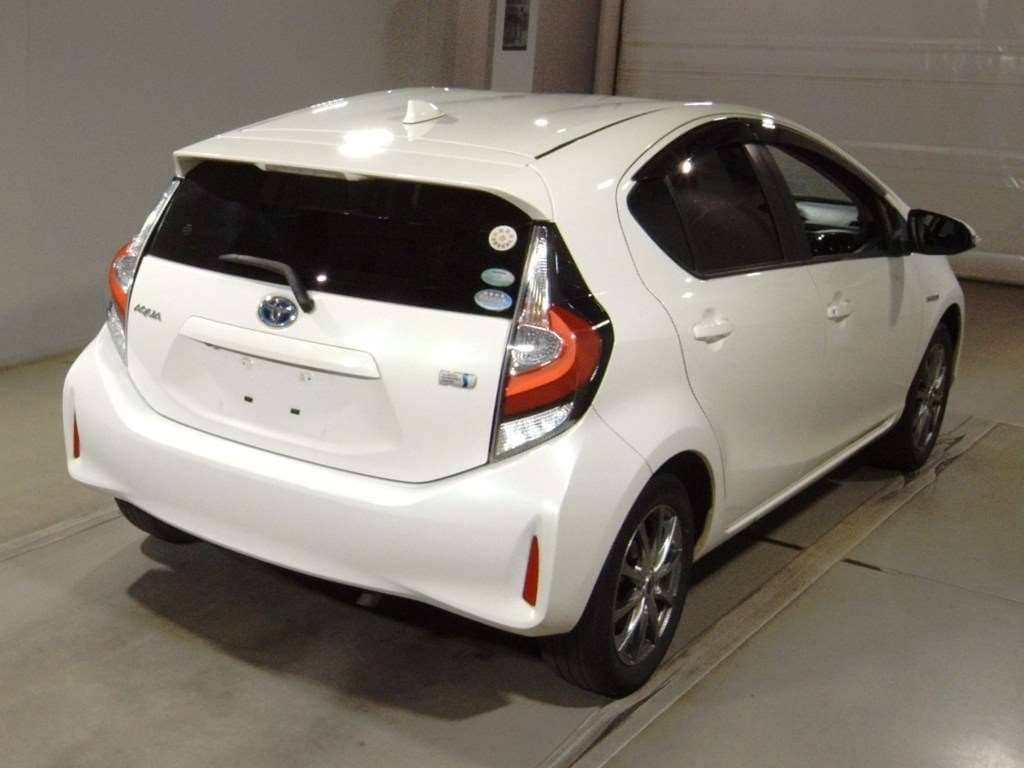 2017 Toyota Aqua photo 3