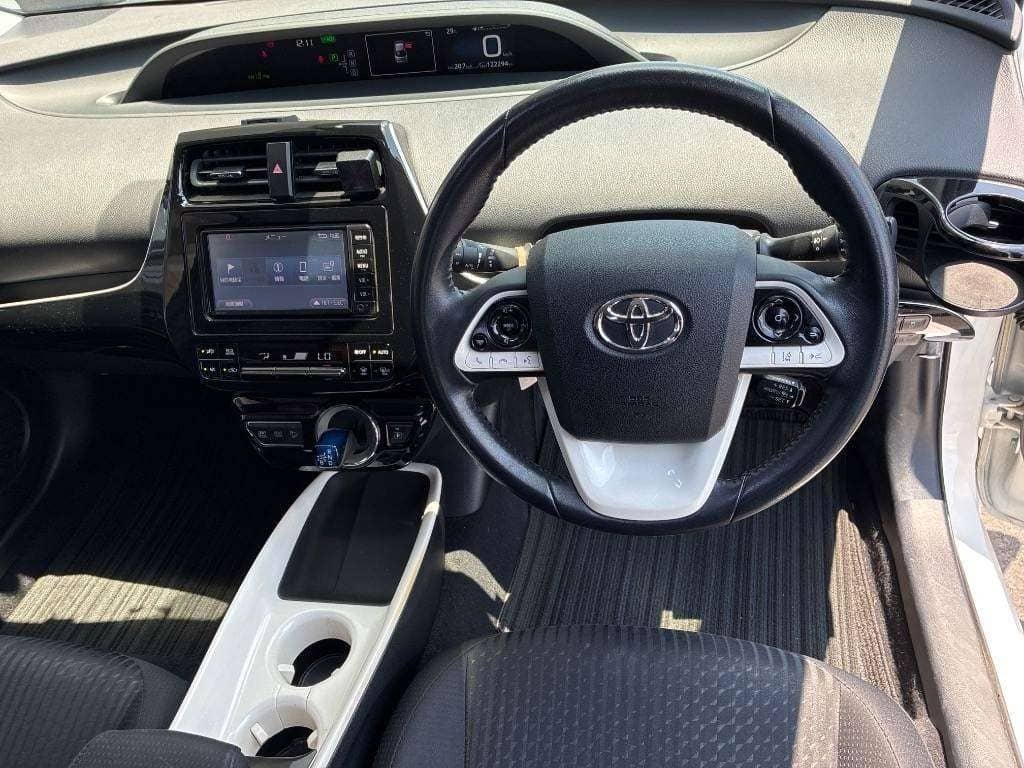 2017 Toyota Prius photo 11
