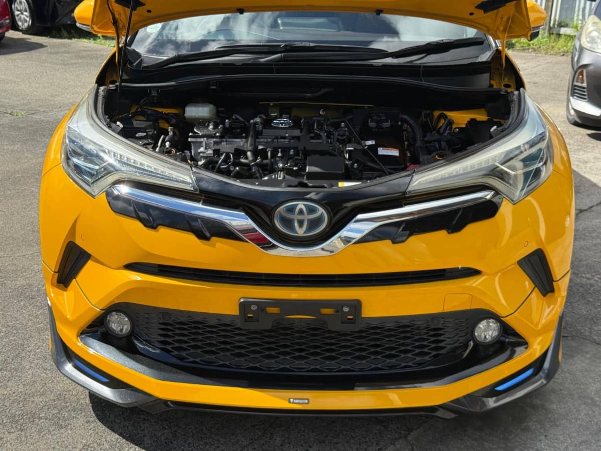 2017 Toyota C-HR photo 16