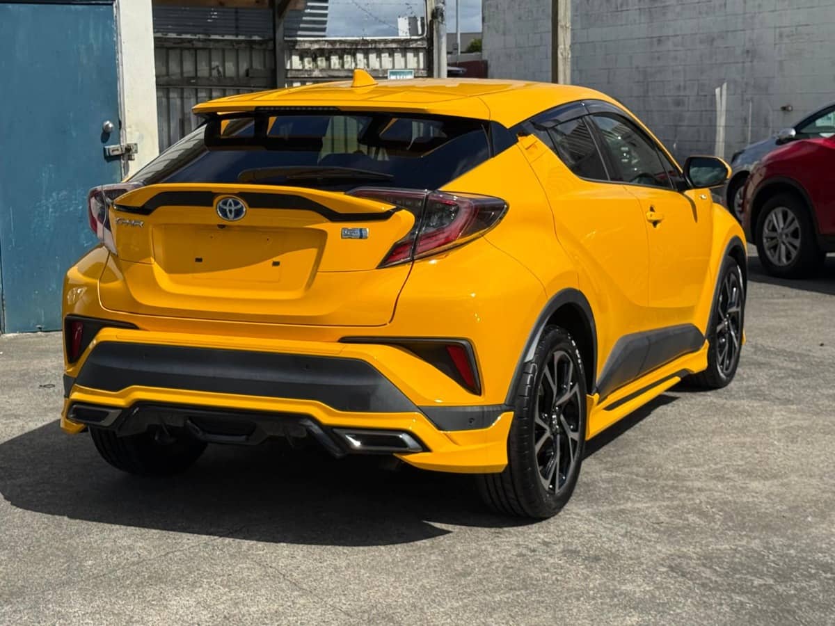 2017 Toyota C-HR photo 3