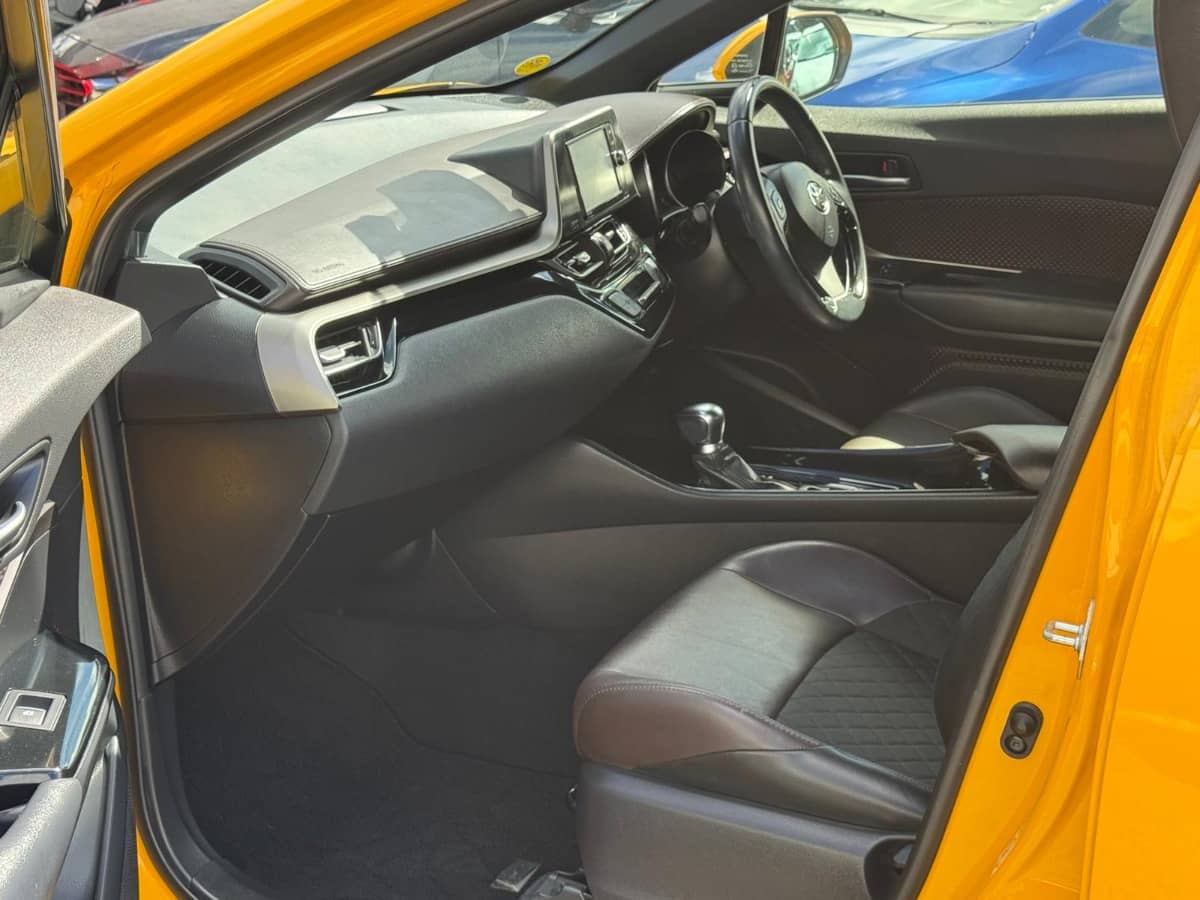 2017 Toyota C-HR photo 12