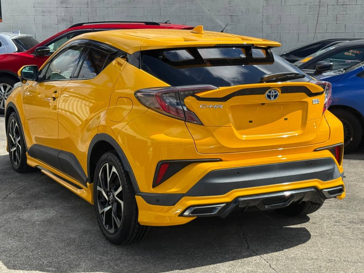 2017 Toyota C-HR photo 2