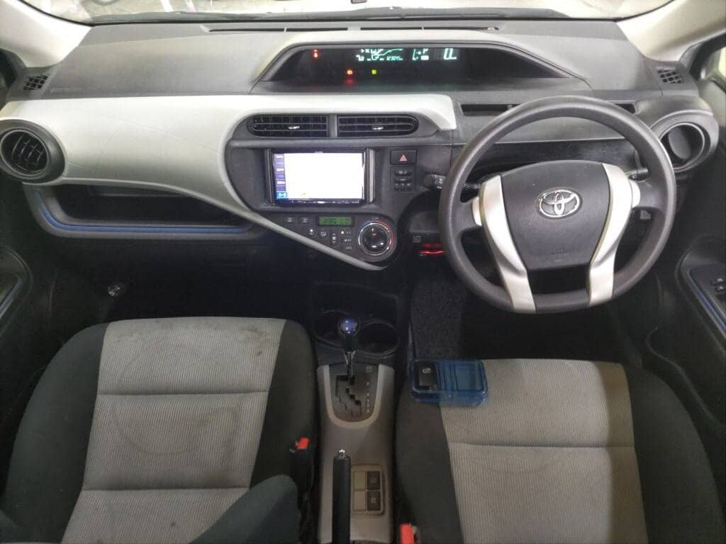2013 Toyota Aqua photo 4