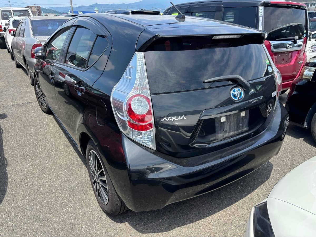 2013 Toyota Aqua photo 2