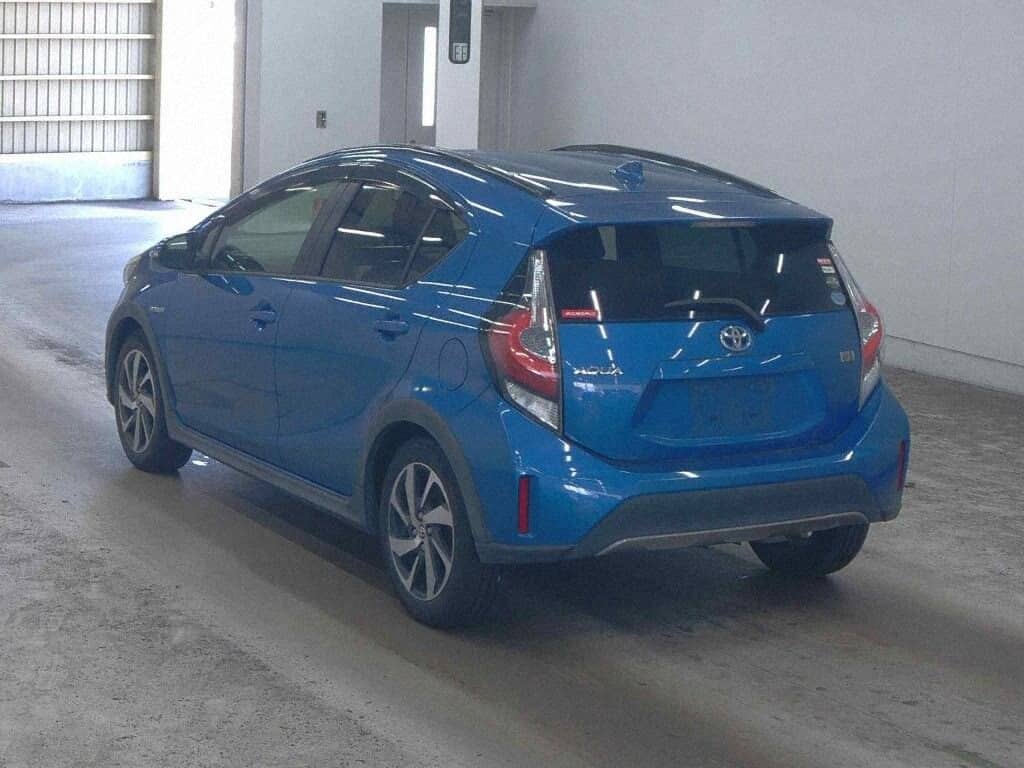 2017 Toyota Aqua photo 2