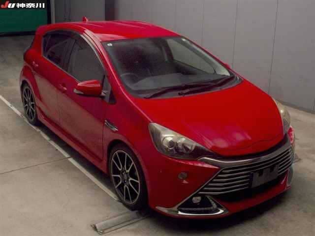 2015 Toyota Aqua photo 2