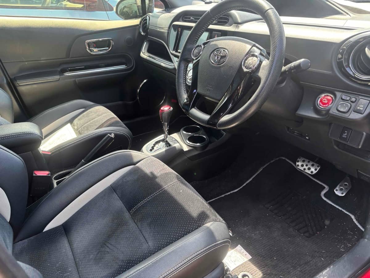 2015 Toyota Aqua photo 3