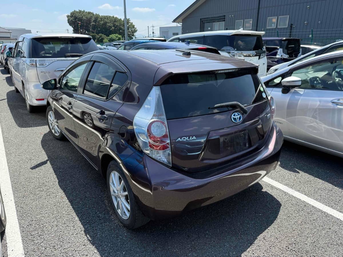 2013 Toyota Aqua photo 2