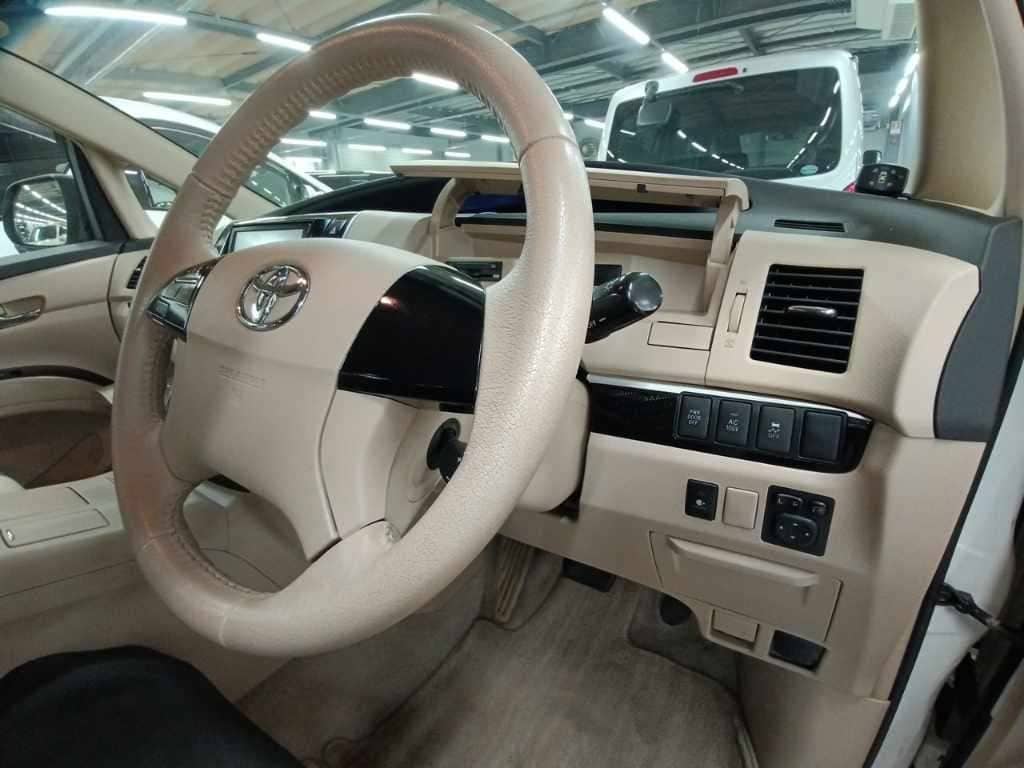 2015 Toyota Estima photo 9