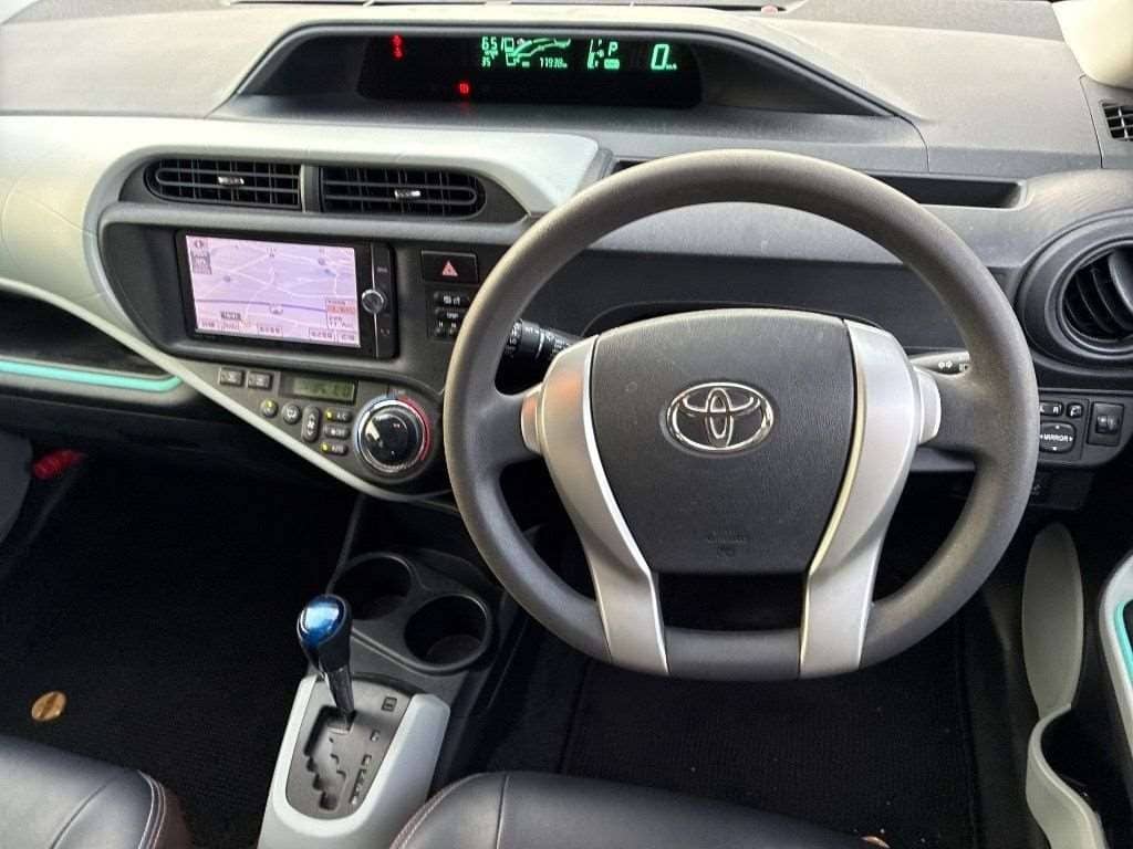 2013 Toyota Aqua photo 9