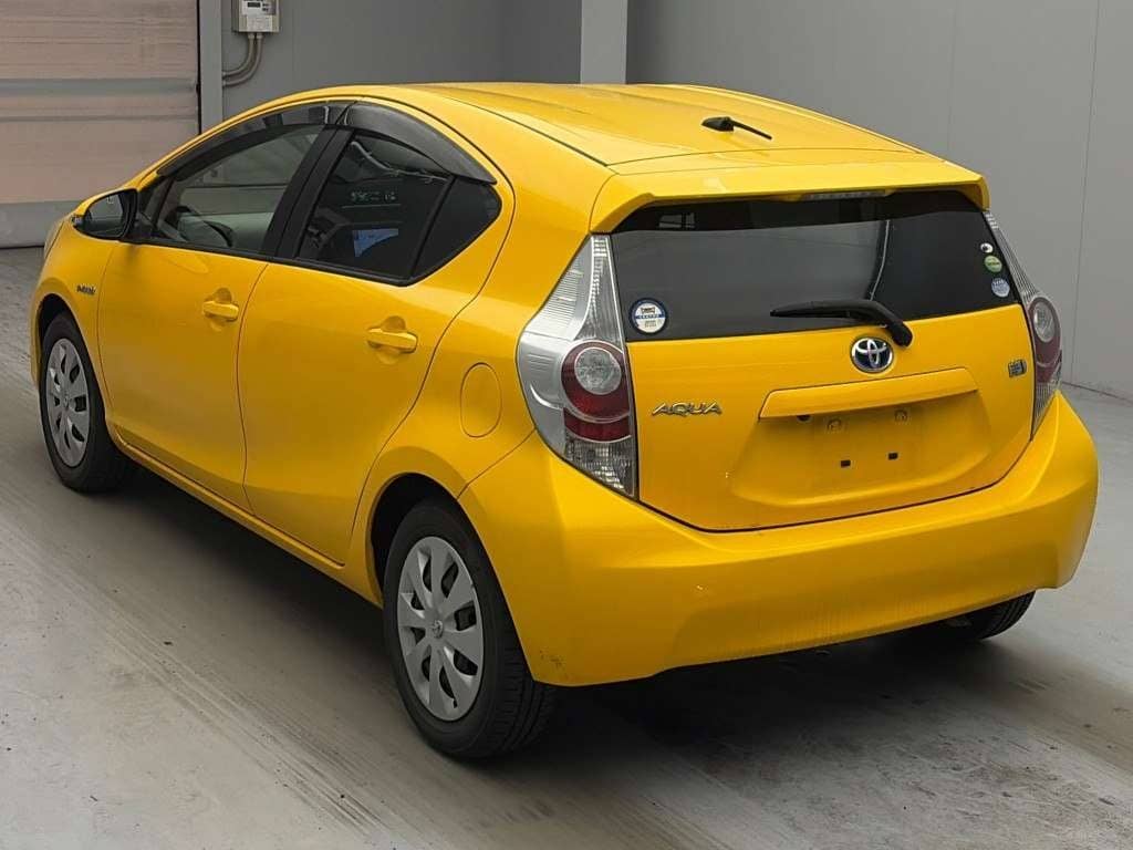 2013 Toyota Aqua photo 5