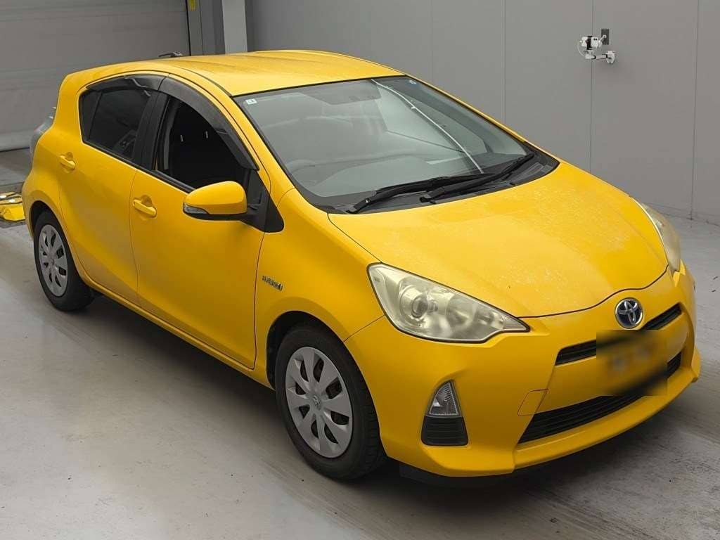 2013 Toyota Aqua photo 2