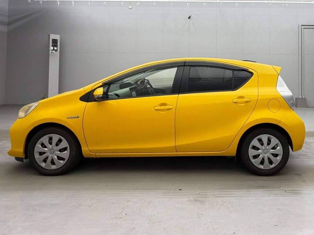 2013 Toyota Aqua photo 6
