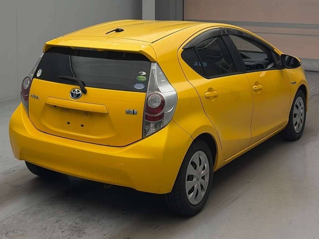 2013 Toyota Aqua photo 4