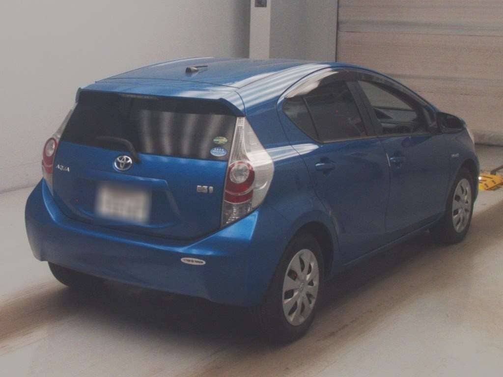 2014 Toyota Aqua photo 2