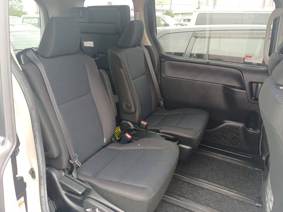 2017 Toyota Voxy photo 6