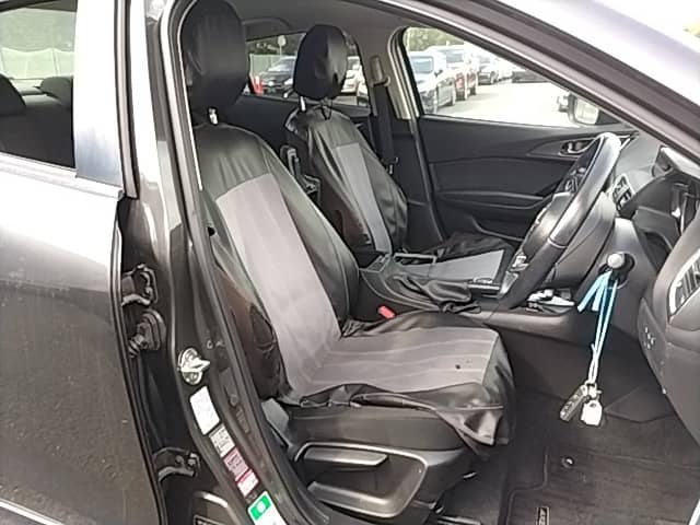 2016 Mazda Axela photo 5