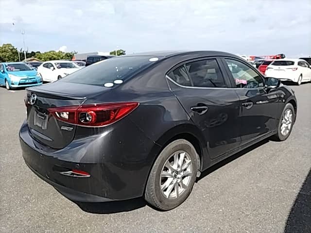 2016 Mazda Axela photo 3