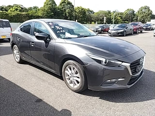 2016 Mazda Axela photo 2