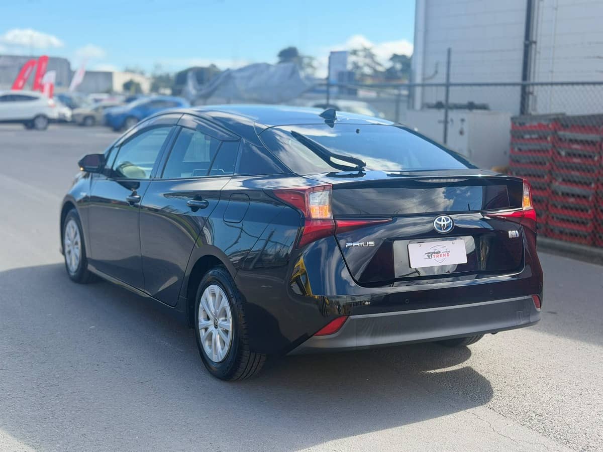 2019 Toyota Prius photo 3