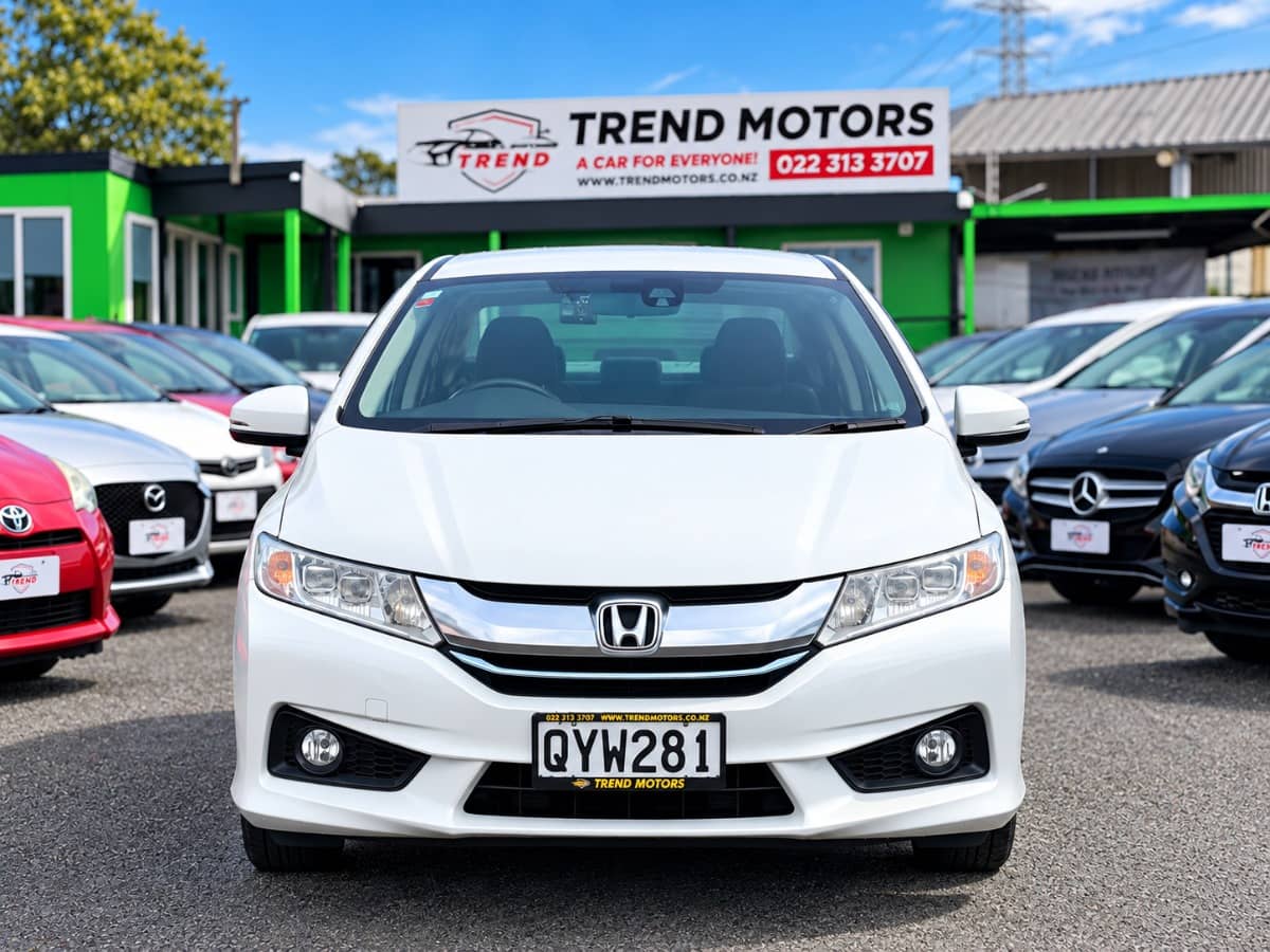 2014 Honda Grace photo 2