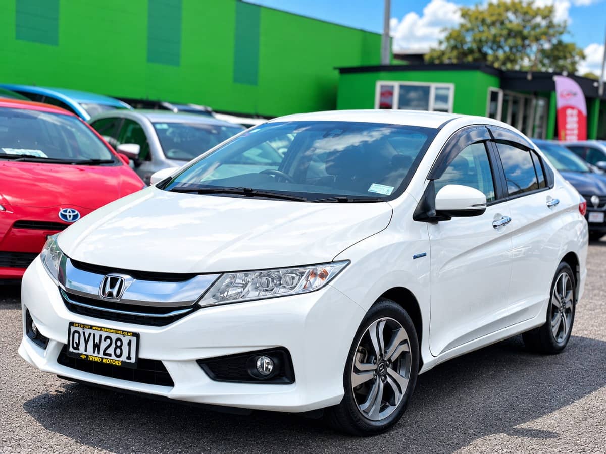 2014 Honda Grace photo 3