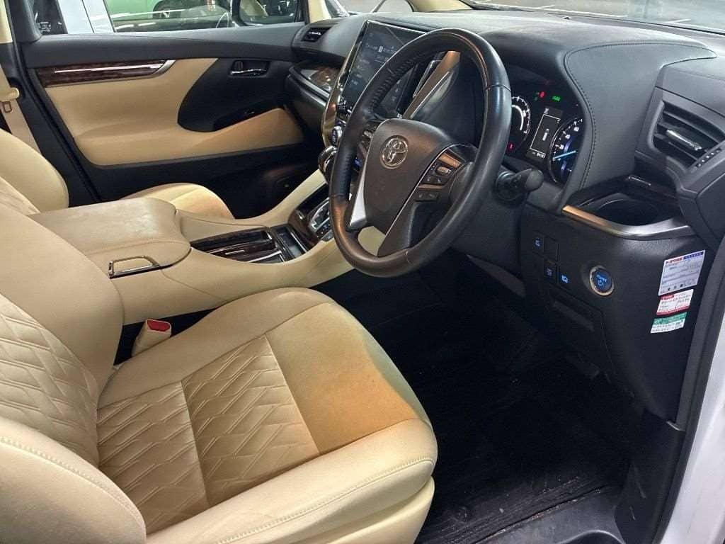 2021 Toyota Alphard photo 3