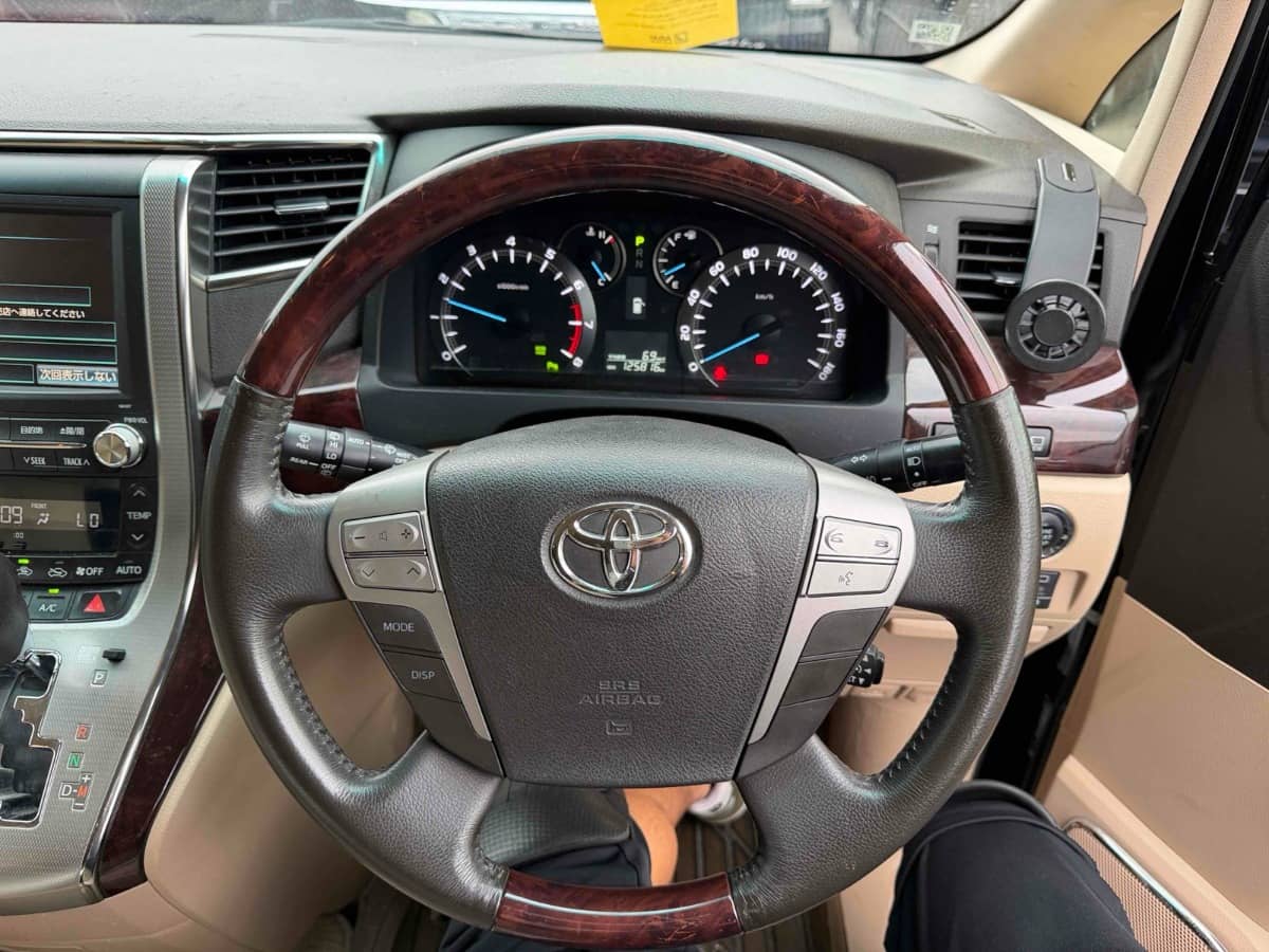 2012 Toyota Alphard photo 7