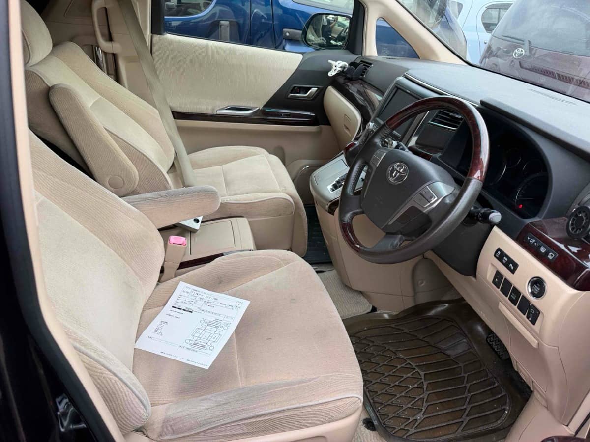 2012 Toyota Alphard photo 6