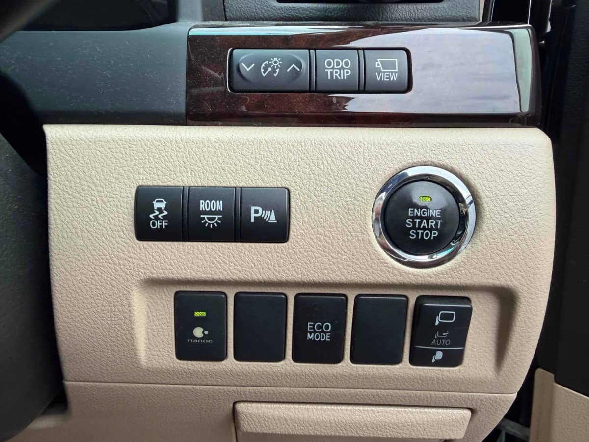 2012 Toyota Alphard photo 10