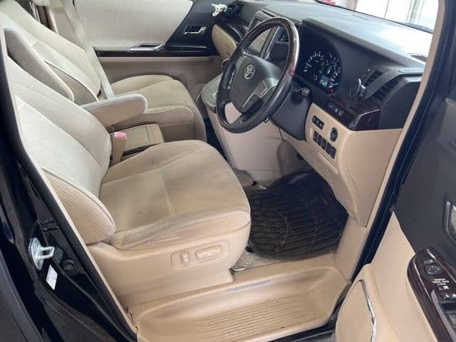 2012 Toyota Alphard photo 3